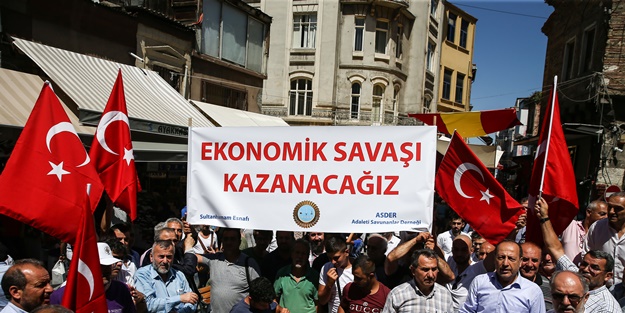 Esnaftan Türk lirasına destek! Hepsini bozdurdular