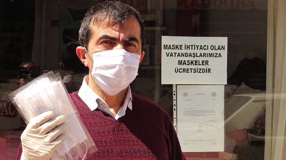 Esnaftan vatandaşa ücretsiz maske 