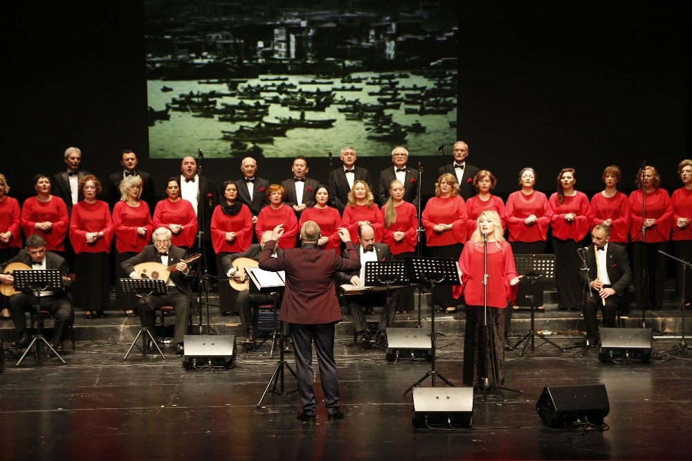 ESO Sanat Müziği korosu muhteşem konser verdi 