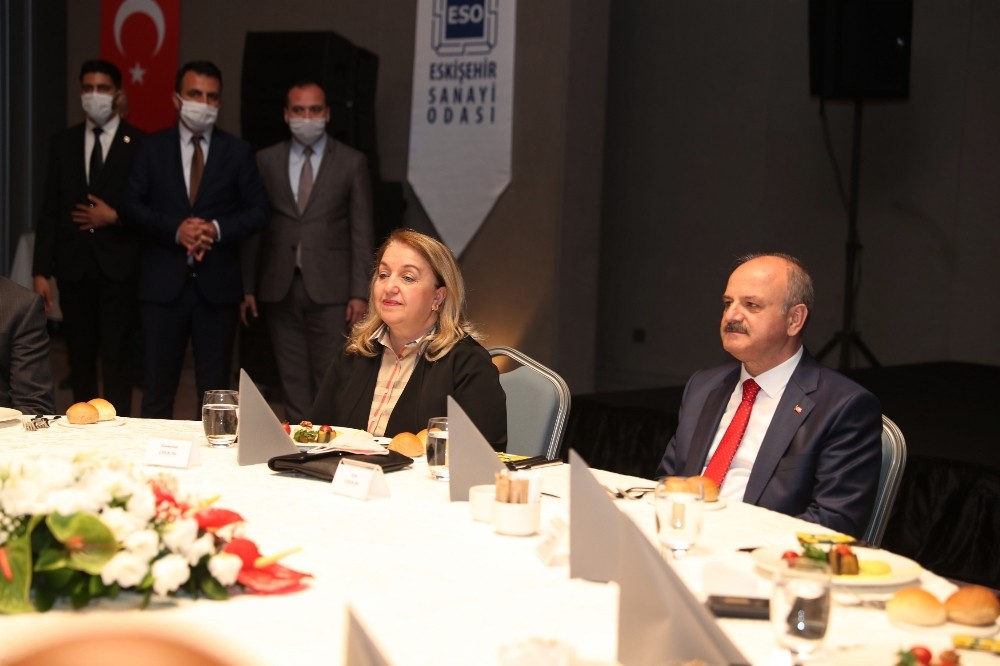 ESO, Vali Çakacak ve eşi Kevser Çakacak onuruna veda yemeği düzenledi 
