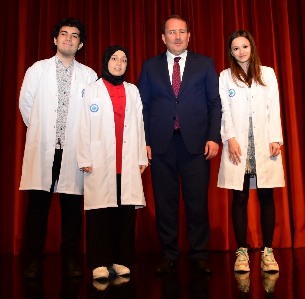 ESOGÜ Tıp Fakültesi’nin yeni öğrencileri beyaz önlüklerini giydi 