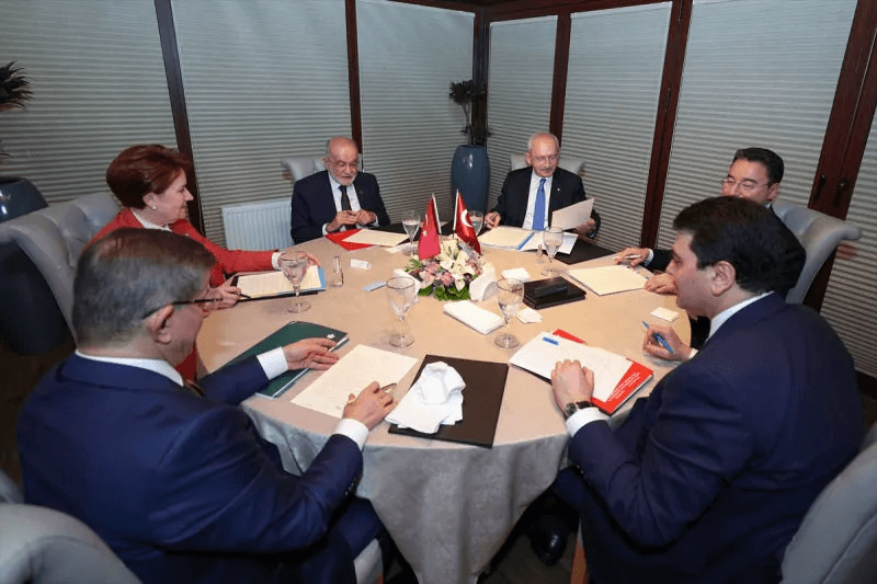 Esra Elönü, 6 muhalefet partisi liderini yerin dibine soktu