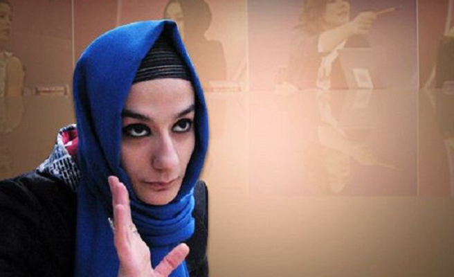 Esra Elönü, o isimlere çok sert çıktı! Hazmedemediklerinizi gidin birbirinizin üstüne kusun!