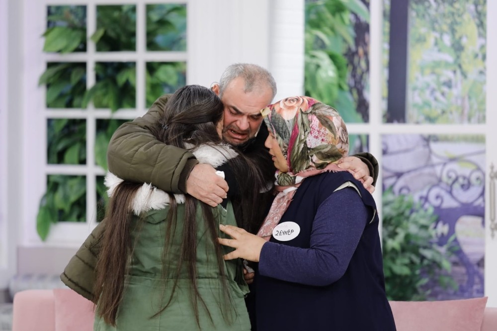 Esra Erol, yüzde 50 zihinsel engelli genç kızı 24 saatte buldu 