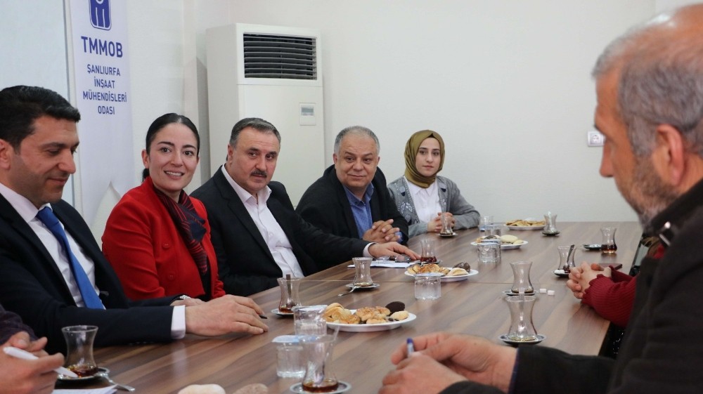 Essum Aslan, inşaat mühendislerine projelerini anlattı 