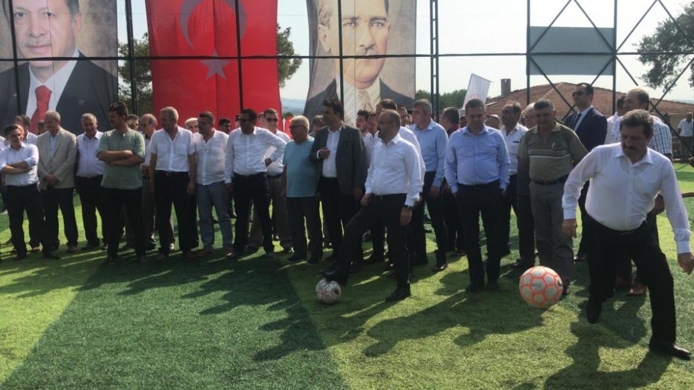 Etili Köyüne 400 öğrencinin faydalanabileceği halı saha kazandırıldı 