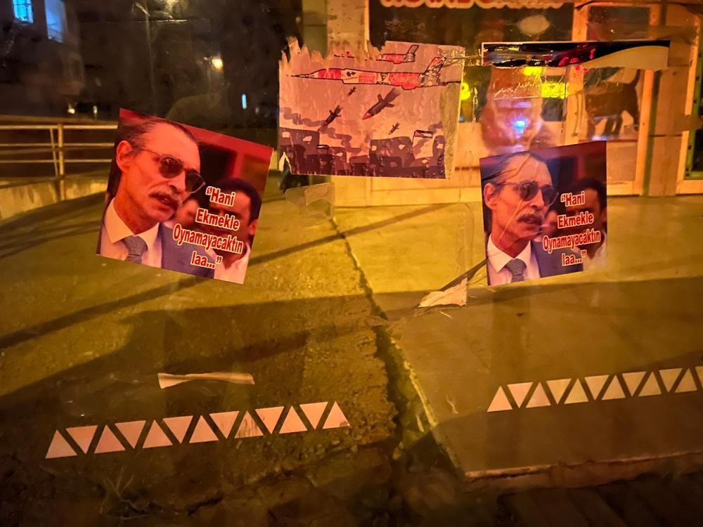 Etimesgut bu afişlerle donatıldı! Erdal Beşikçioğlu hakikaten büyük ‘oyuncuymuş’