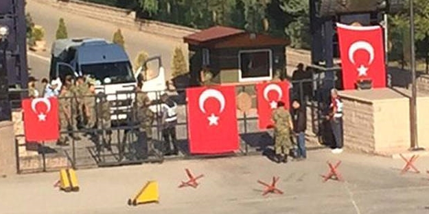 Etimesgut zırhlı birliklerinin kapısı tutuldu!