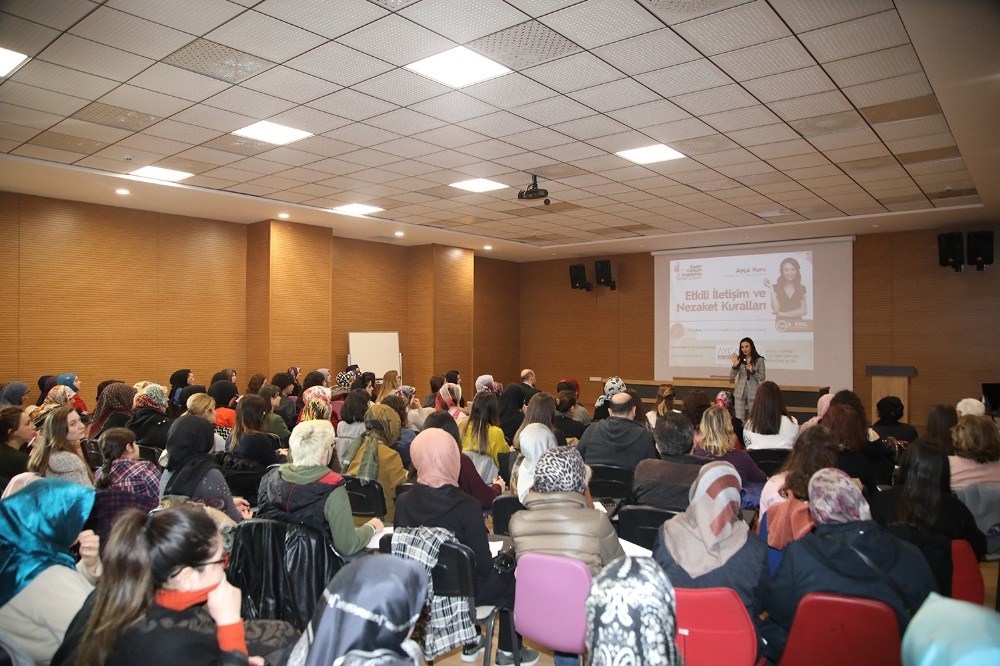 ‘Etkili İletişim ve Nezaket Kuralları’ konulu konferans gerçekleşti 