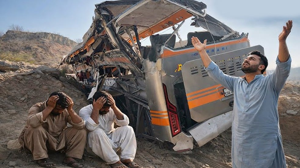 Etkili olan yoğun sisin yol açtığı trafik kazalarında 10 kişi hayatını kaybetti