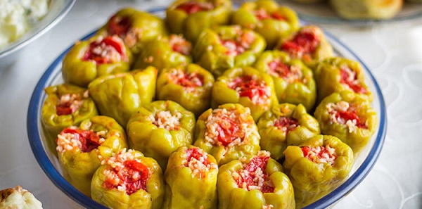 Etli biber dolma tarifi | Etli bulgurlu biber dolma