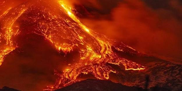 Etna Yanardağı tekrar harekete geçti
