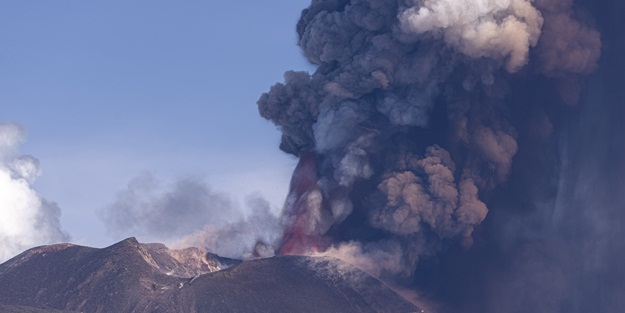 Etna yanardağında hareketlilik
