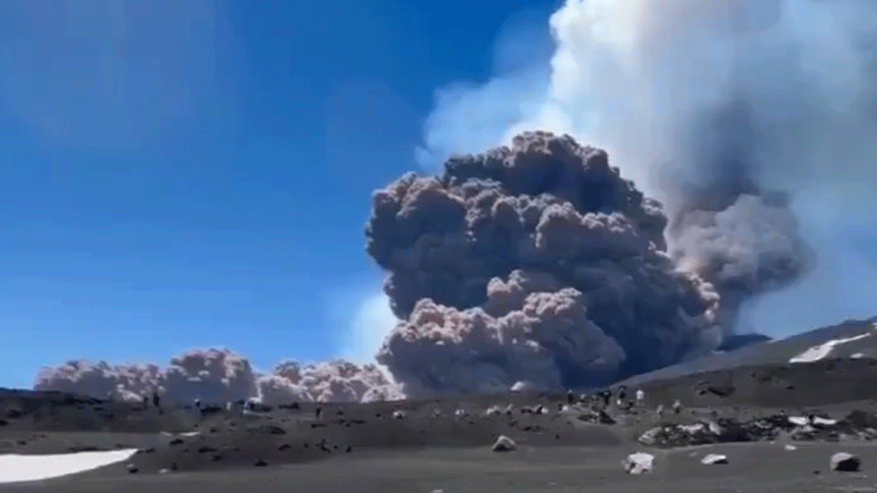 Etna'da patlama