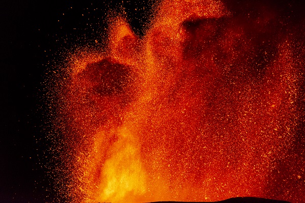 Etna Yanardağı’ndan korkutan görüntü