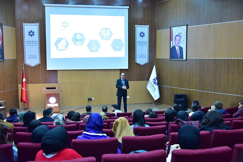 ETÜ’de ‘Eğitimde Dijital Dönüşüm’ konferansı 