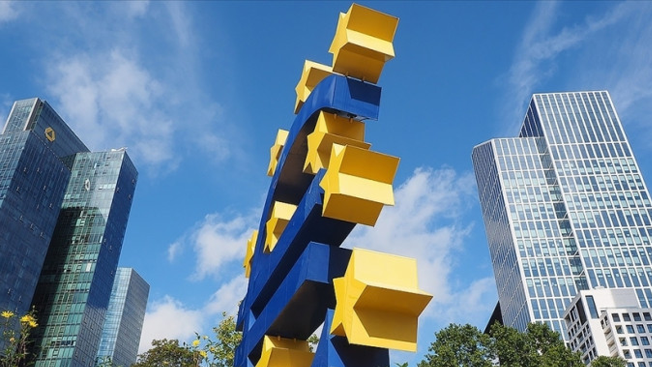 Euro Bölgesi'nde yatırımcı güveni arttı!