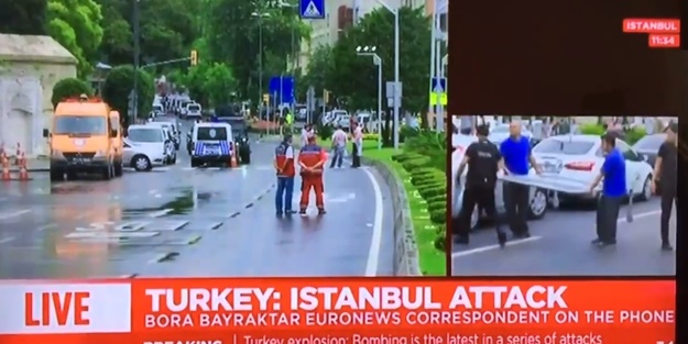 Euronews muhabirlerinin patlama sevinci! - VİDEO