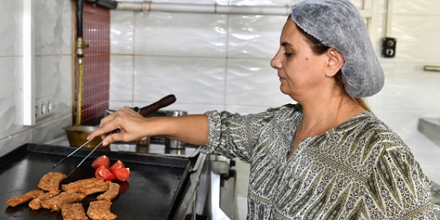 Ev hanımıydı patron oldu