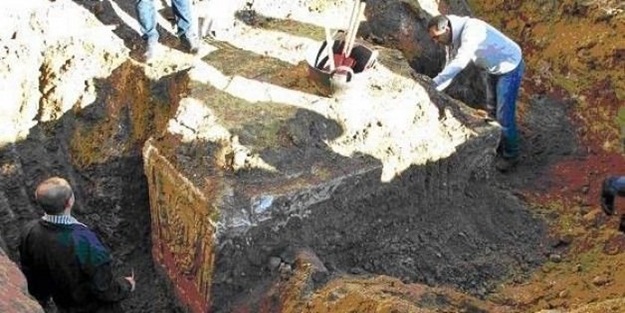 Ev için temel kazarken servet buldu!