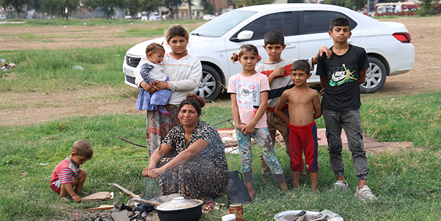 Ev kirasını ödeyemeyince 8 çocukla sokağa atıldılar!