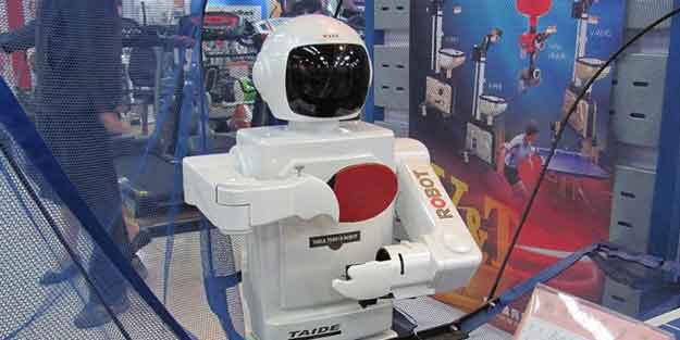 Ev ödevi yapan robot ülkeyi karıştırdı!
