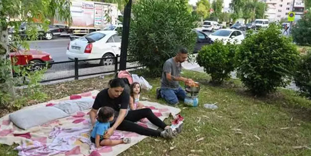 Ev sahibi kirayı 5 katına çıkardı! Parkta yaşamak zorunda kaldılar