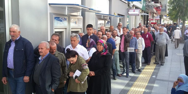 Ev sahibi olmak için, sabahın erken saatlerinde kuyruğa girdiler!