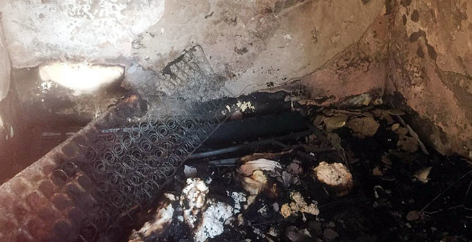 Ev sahibine kızan kiracı oturduğu evi ateşe verdi
