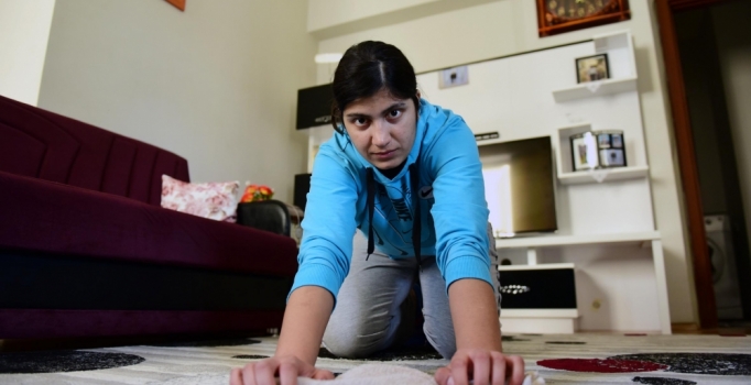 Ev temizliğine giderek Avrupa Şampiyonası'na hazırlanıyor