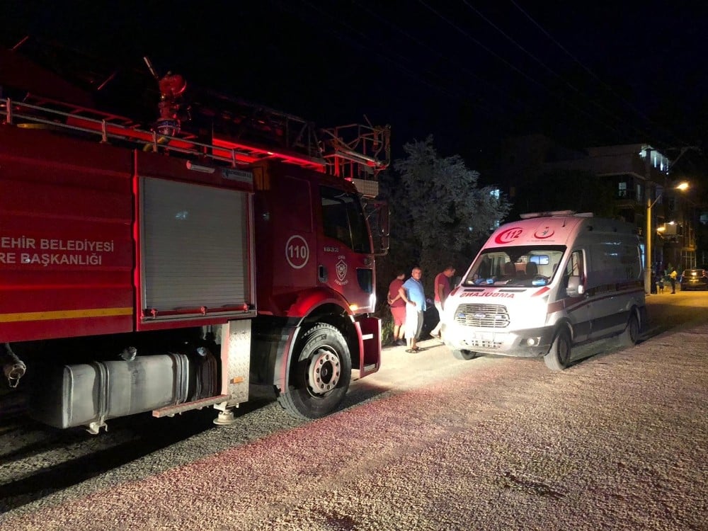 Ev yangınında bir kişi zehirlendi 