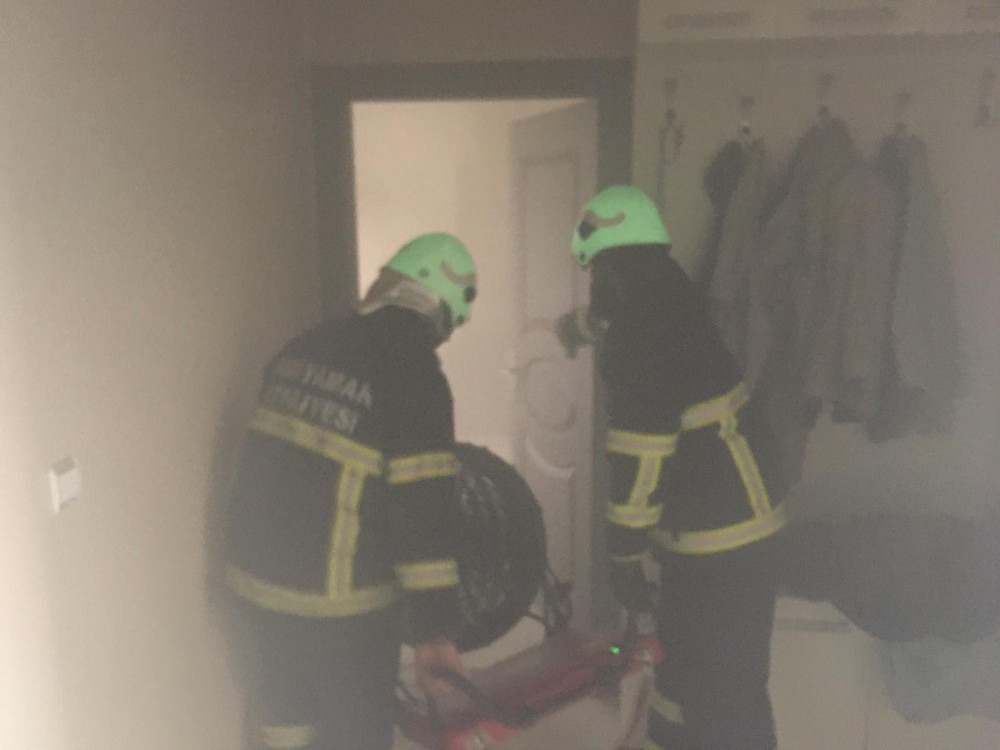 Ev yangınında mahsur kalan 2’si engelli 3 kişi kurtarıldı 