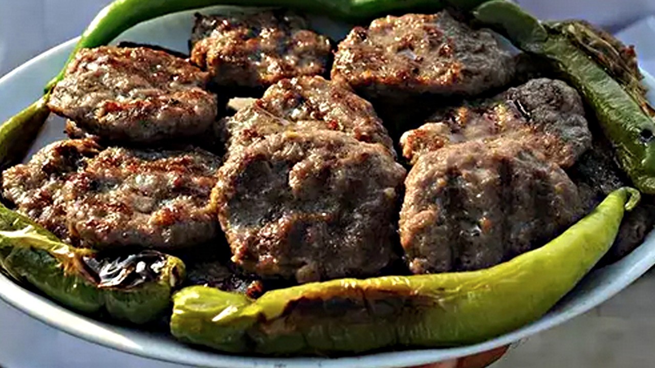 Derbide vazgeçilmez yemek! Ev yapımı: 40 yıllık tükürük köftesi! İşin sırrı burada gizli