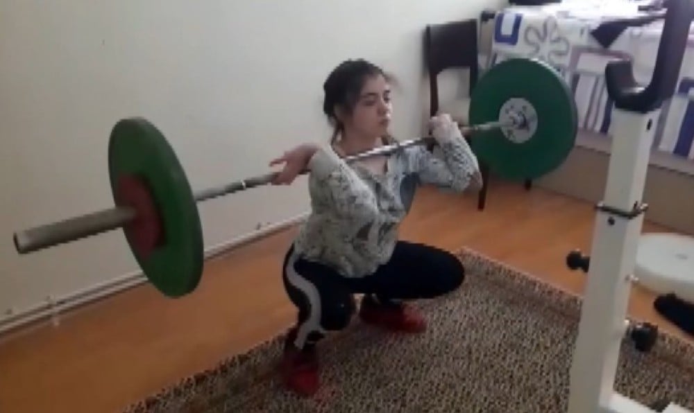 Evde canı sıkılan sporcu gençler bunu yaptı 