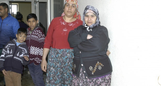 Evde çıkan yangın Romanları sokağa döktü