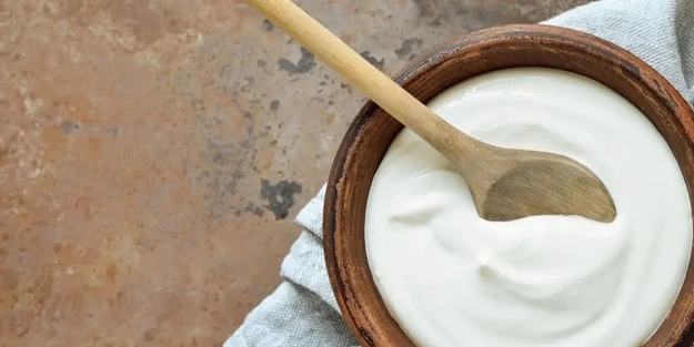 Evde hurması olan bundan sonrası sizde! Hemen soluğu mutfakta alın: Yoğurtla karıştırıp yediğinizde...