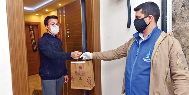 ‘Evde kal, kitapsız kalma’ kampanyası
