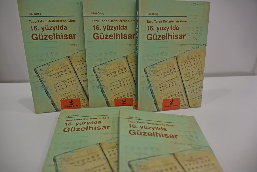 Evde kalan Aliağalılar vakitlerini kitap okuyarak geçiriyor 