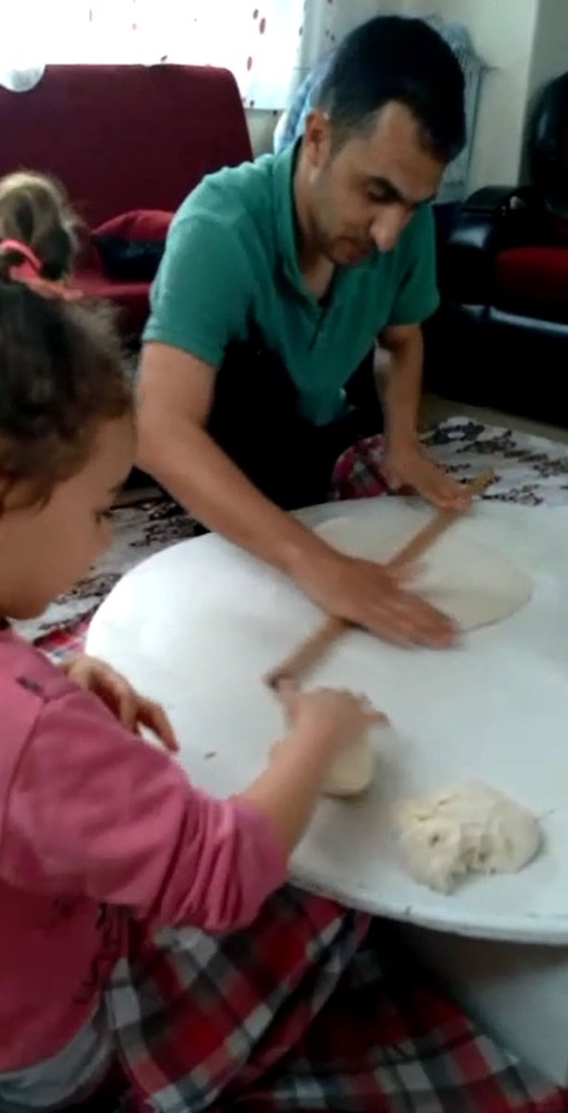Evde kalan babaların görüntüleri gülümsetti 