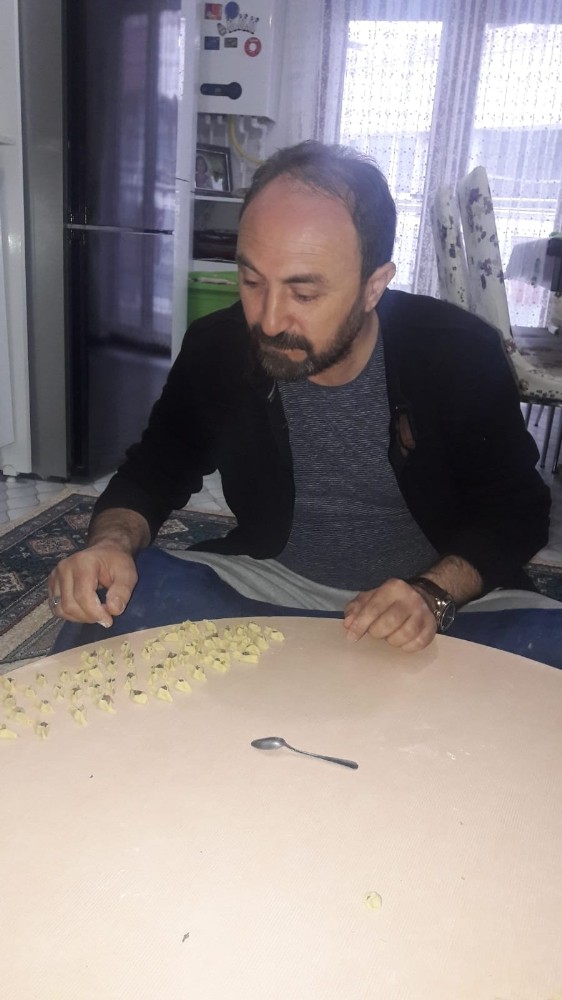 Evde kalan erkekler artık hanımların en büyük yardımcısı 