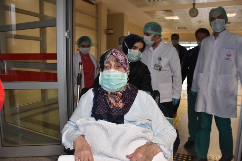 Evde koronavirüs hastalarına nasıl bakılmalı?