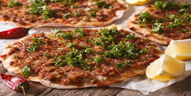 Evde lahmacun nasıl yapılır?