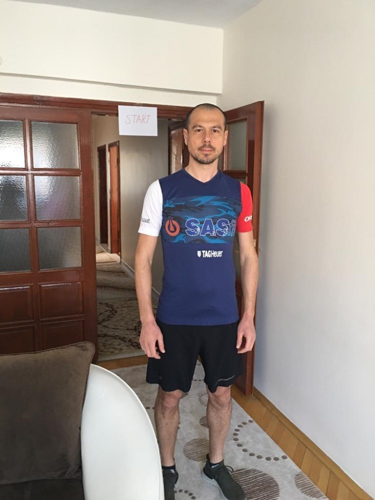 Evde maraton koştu 