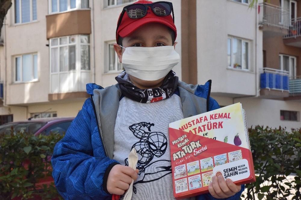 Evde okumak için kitap istedi, istediği yerine geldi 