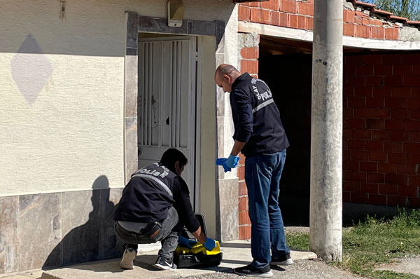 Evde silahlı kavga! 2 ölü