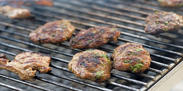 Evde sokak köftesi nasıl yapılır?