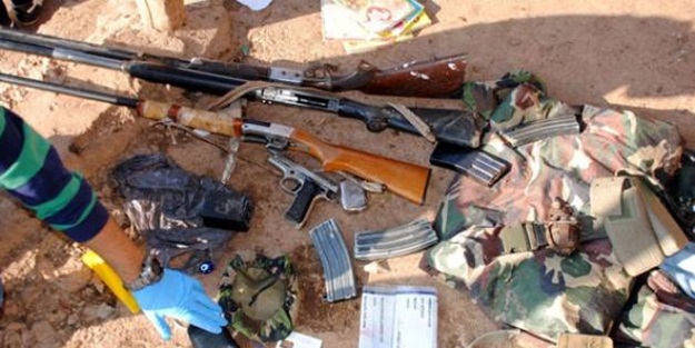 Evden cephanelik çıktı...