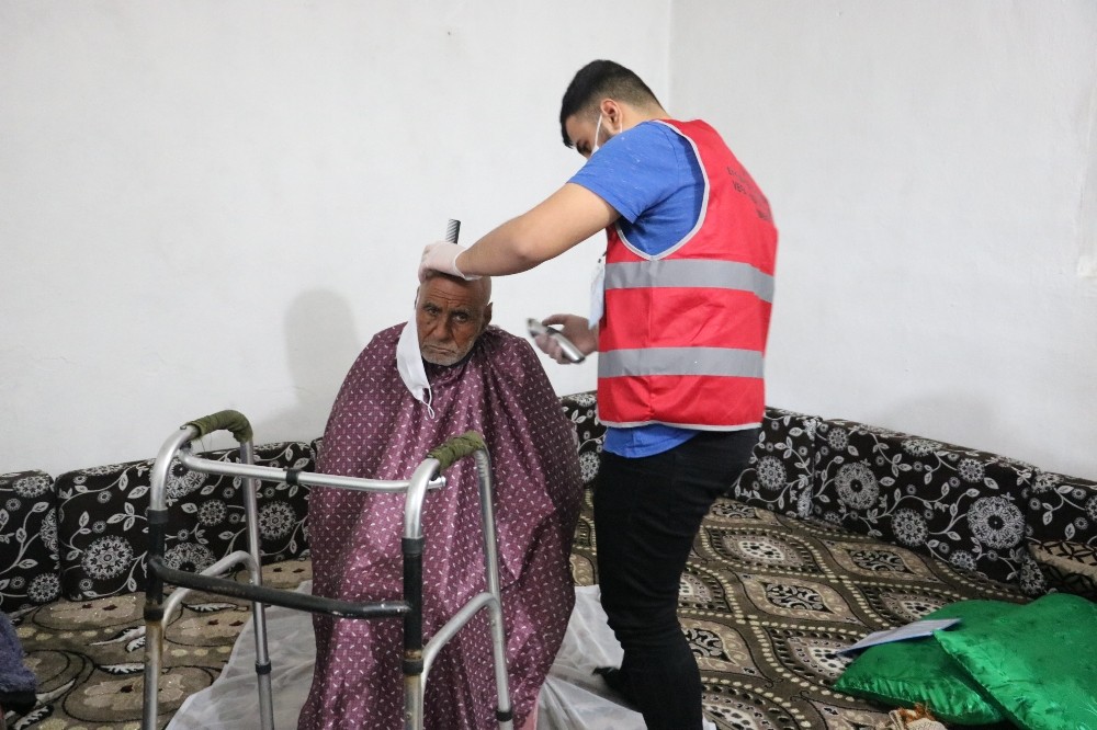 Evden çıkamayan yaşlılara özel bakım 