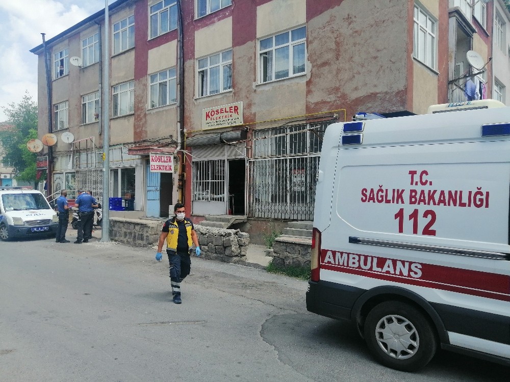 Evden kötü koku gelince öldüğü anlaşıldı 