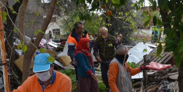 Evinden tam 5 kamyon çöp çıktı